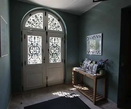 Au Petit Chateau